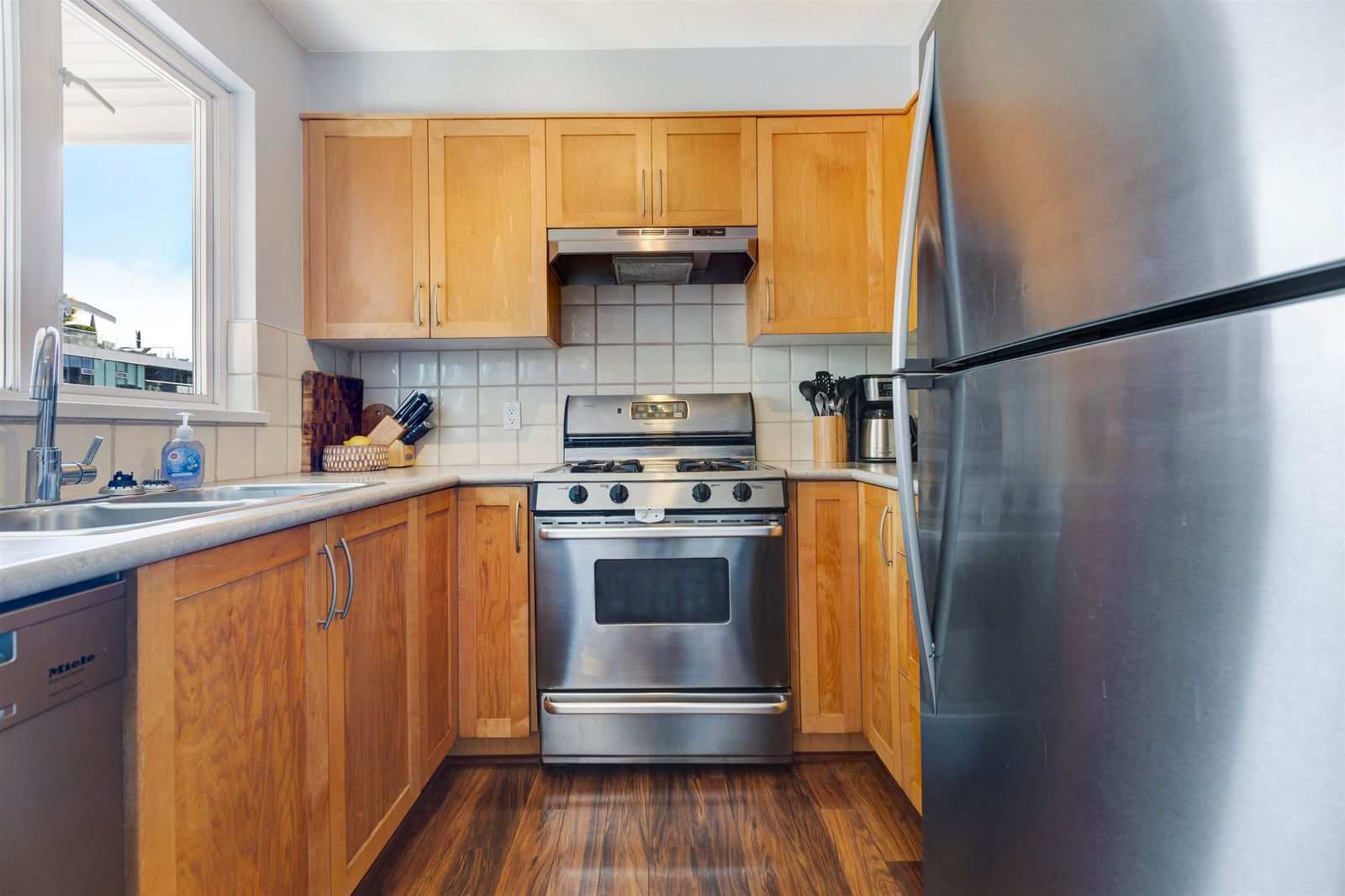 Listing Image 6