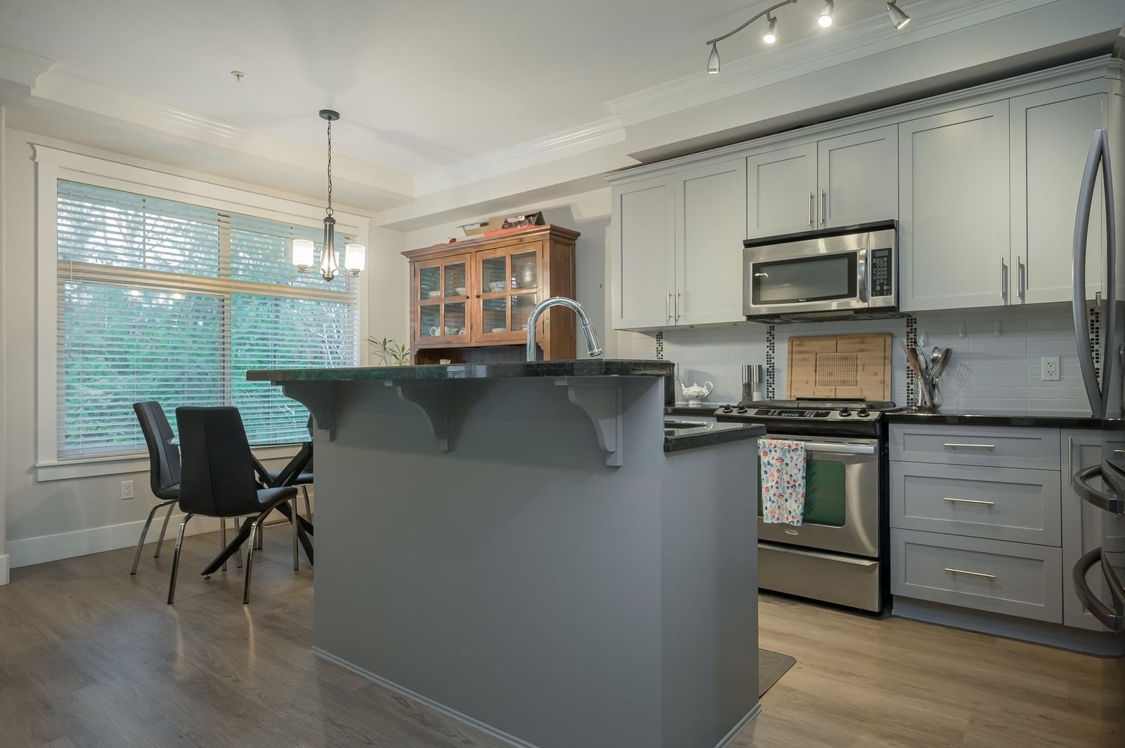 Listing Image 19