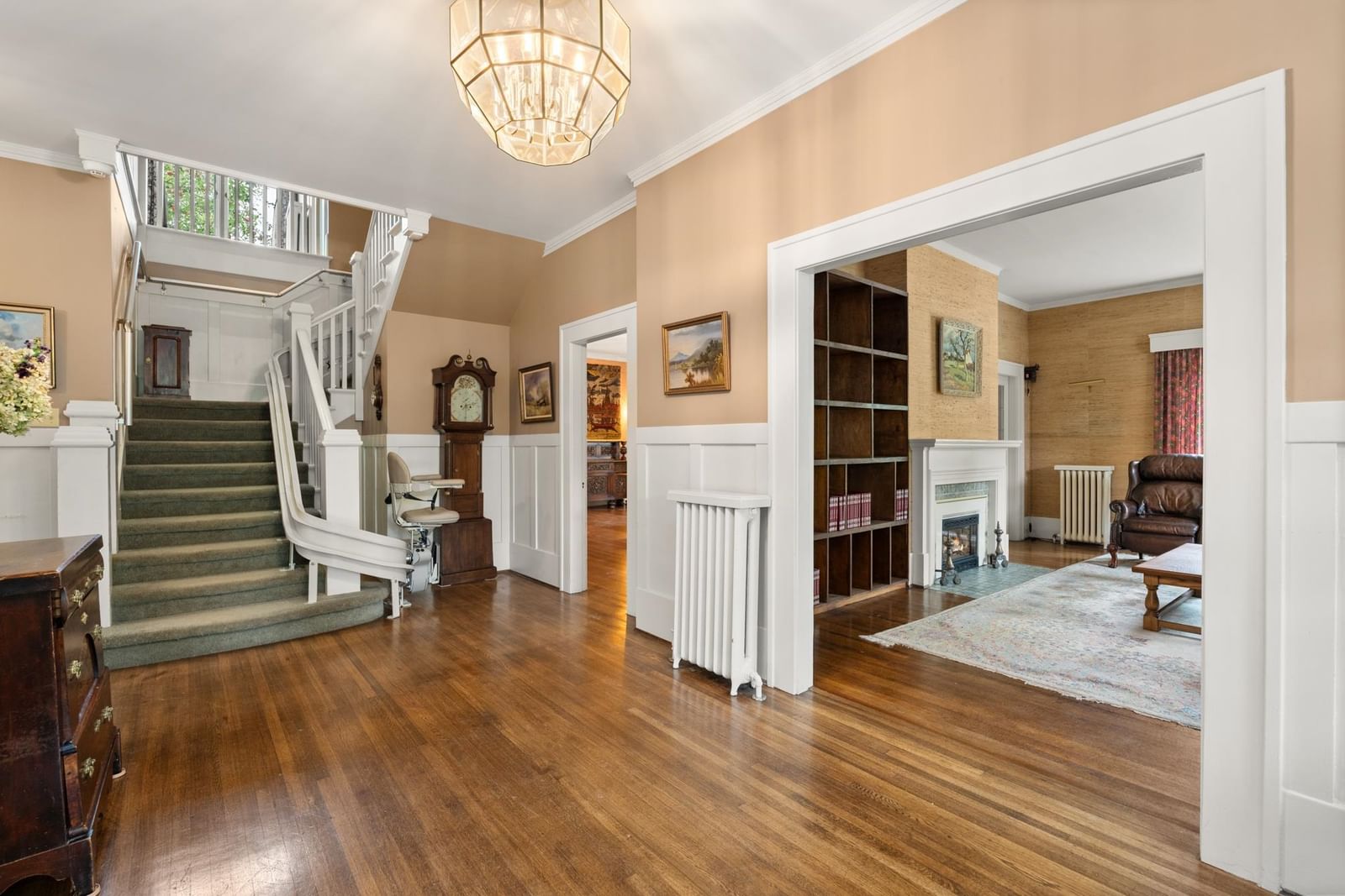 Listing Image 4