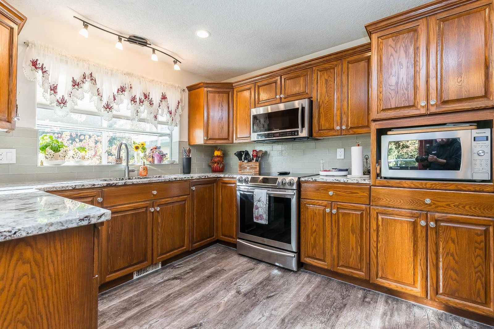 Listing Image 11