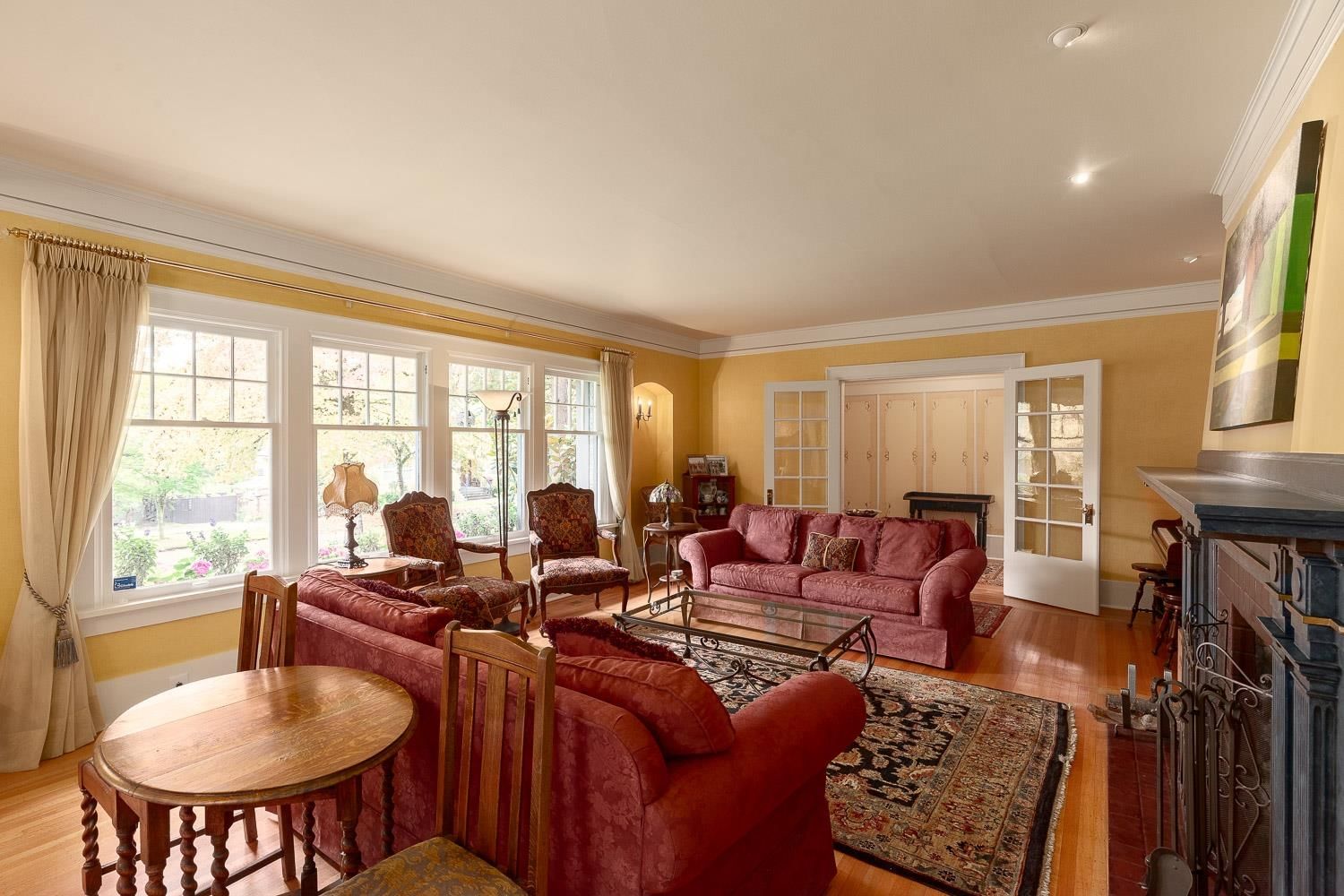 Listing Image 4