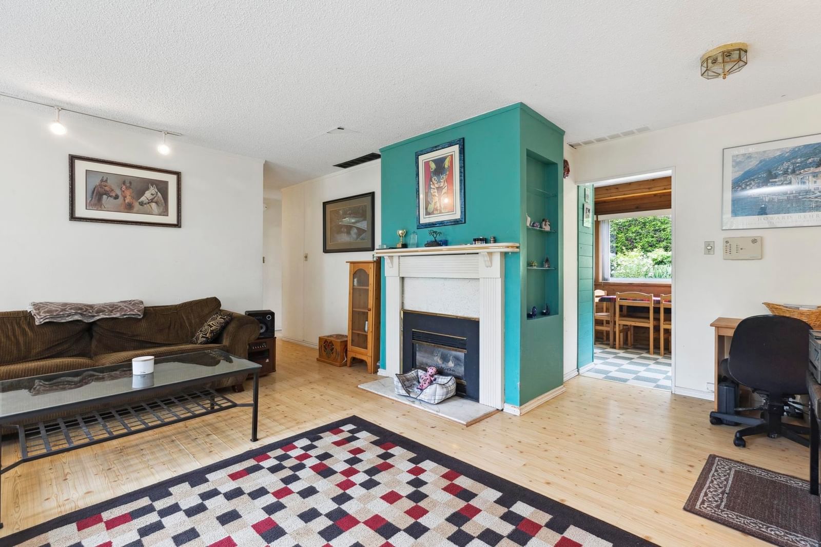 Listing Image 4