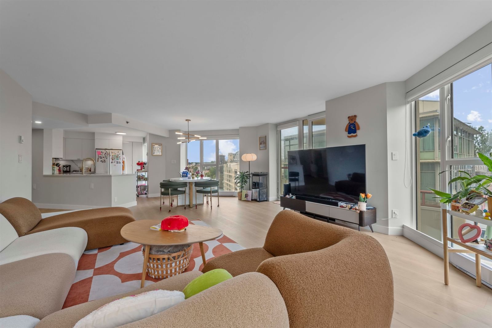 Listing Image 11