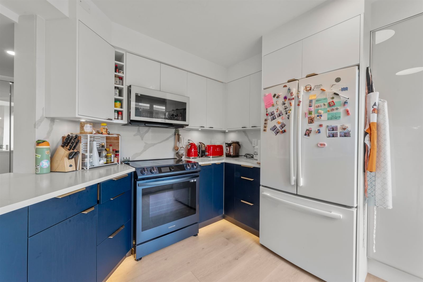 Listing Image 14