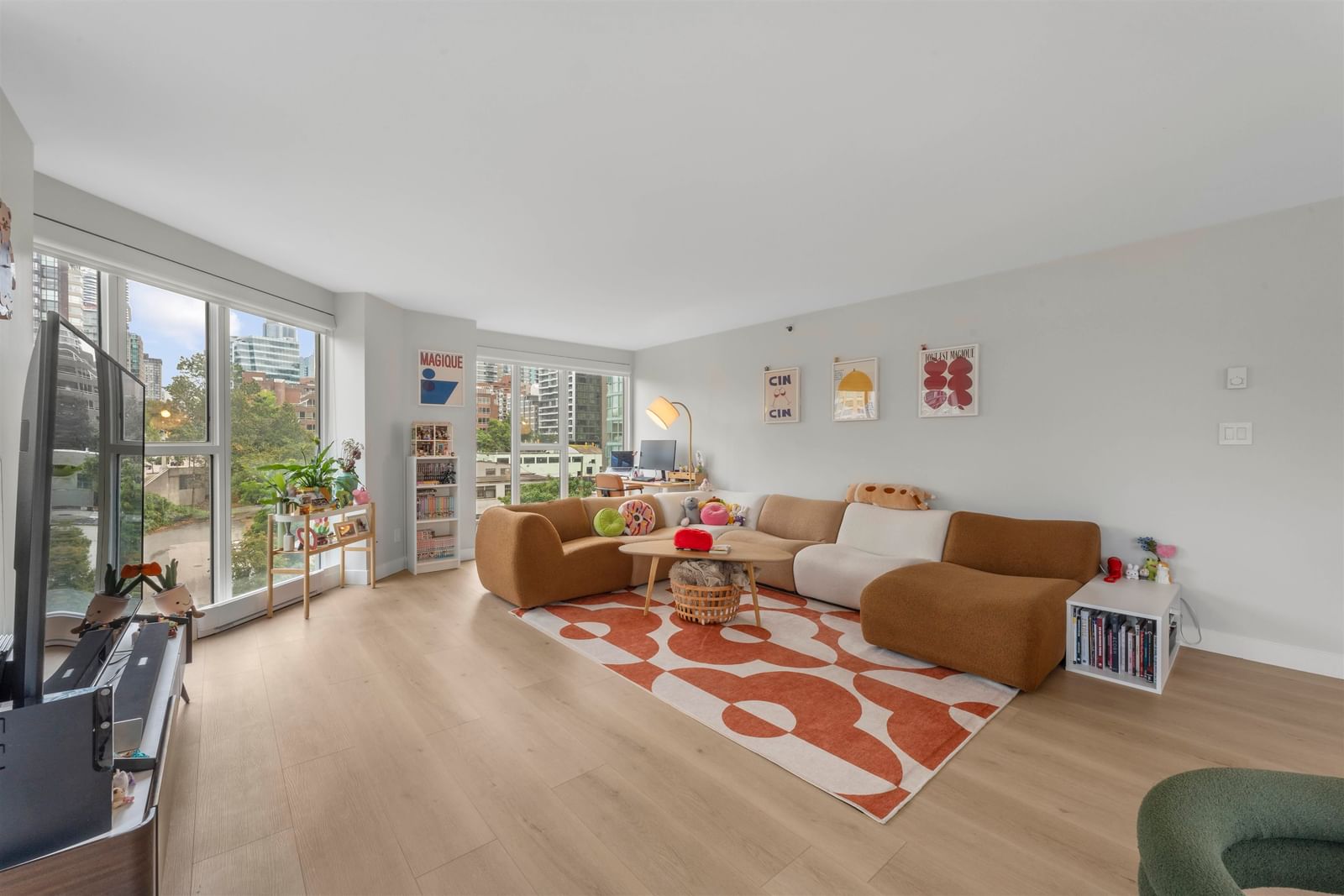 Listing Image 9