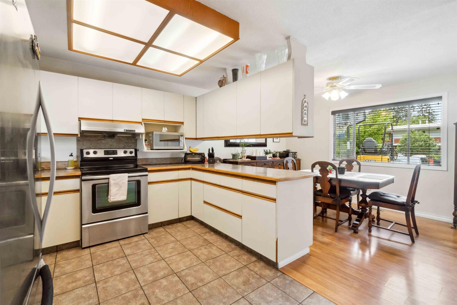 Listing Image 12