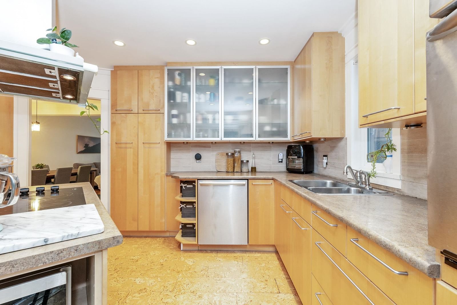 Listing Image 11