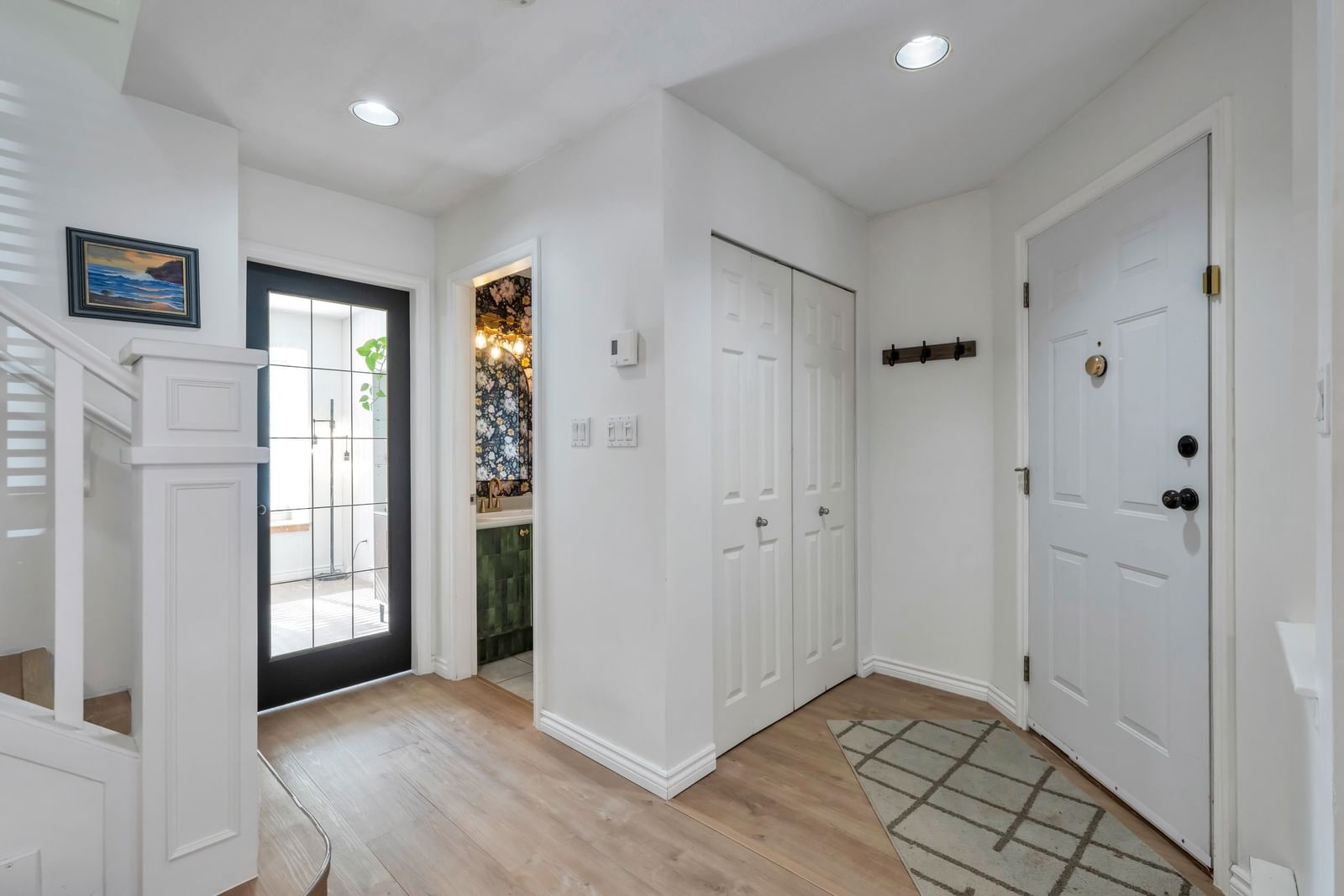 Listing Image 11