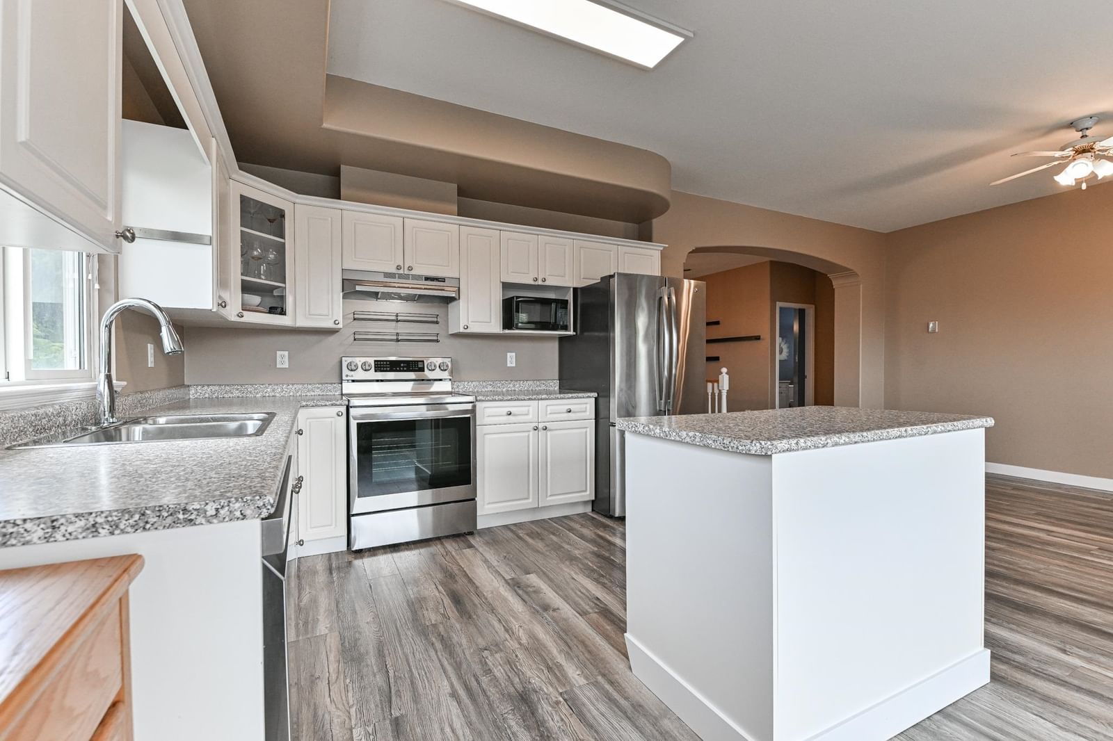 Listing Image 19