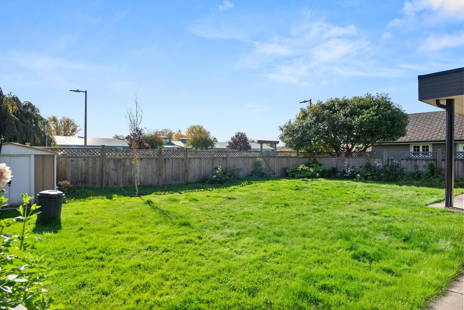 Listing Image 16