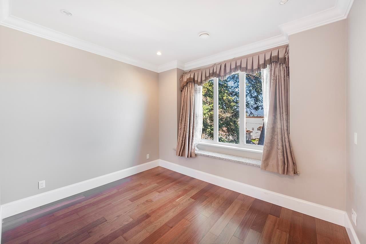 Listing Image 16