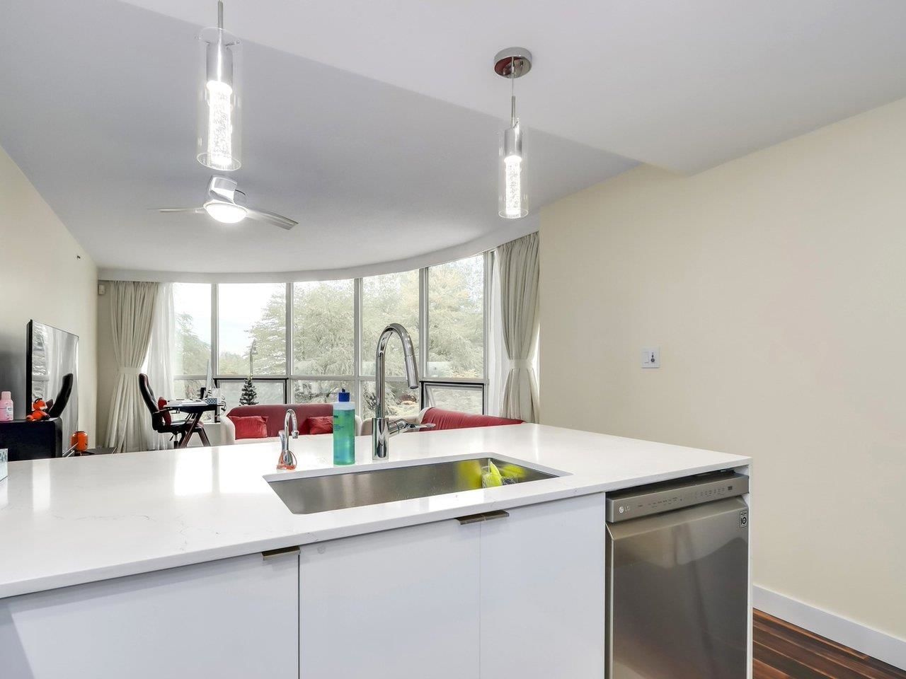 Listing Image 11