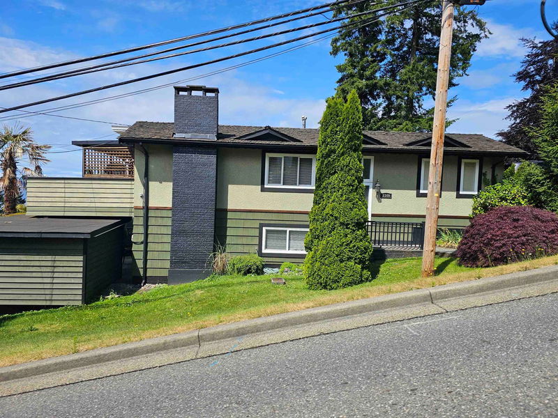 1349 Oxford Street, White Rock, British Columbia (MLS R2936973)