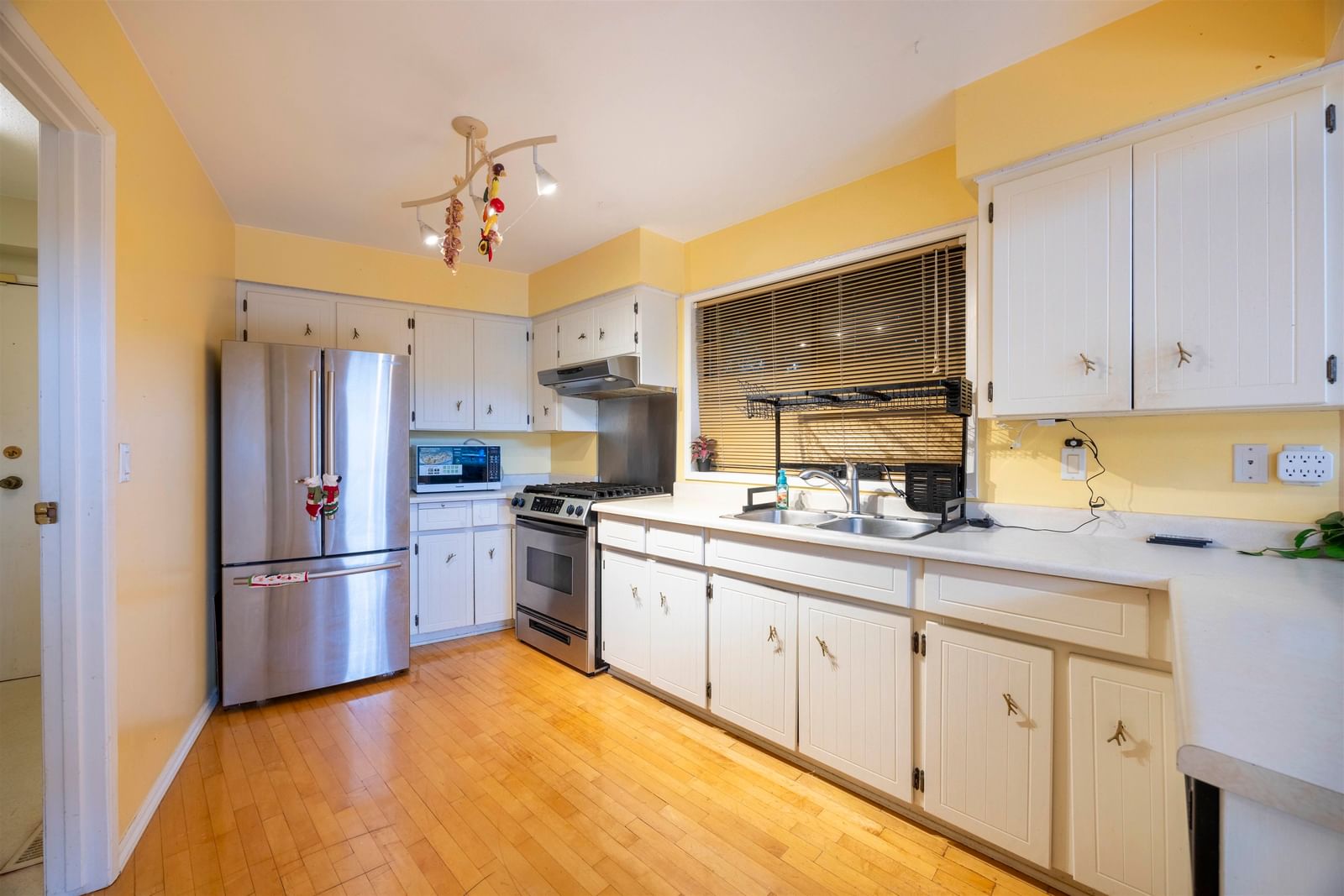 Listing Image 12
