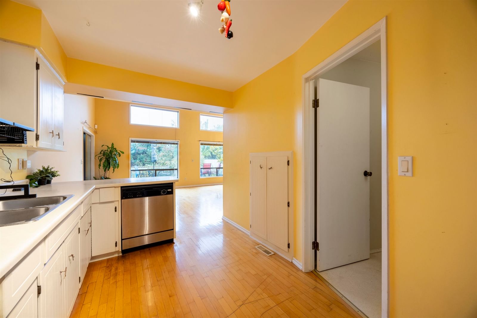 Listing Image 15