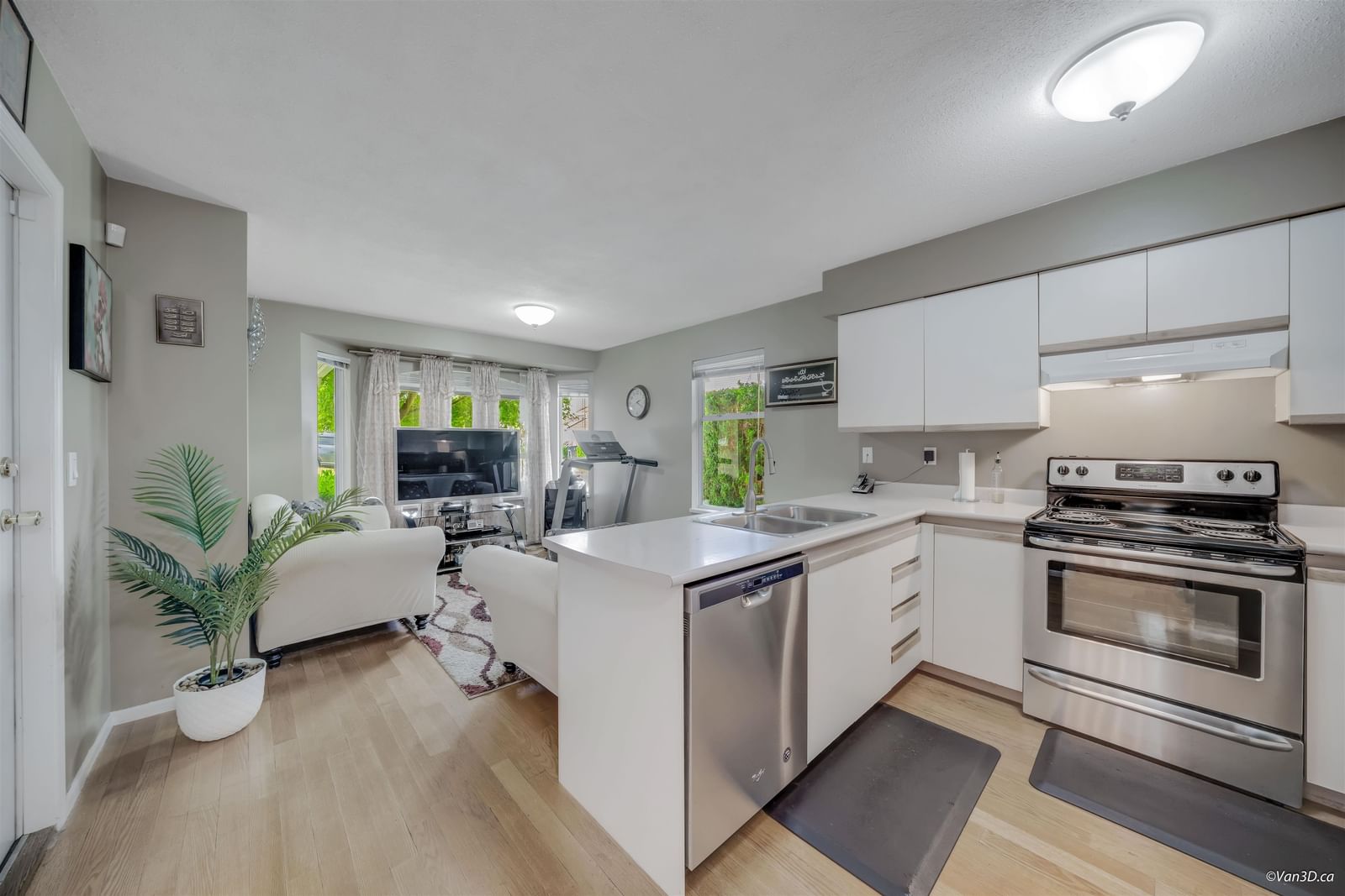 Listing Image 5