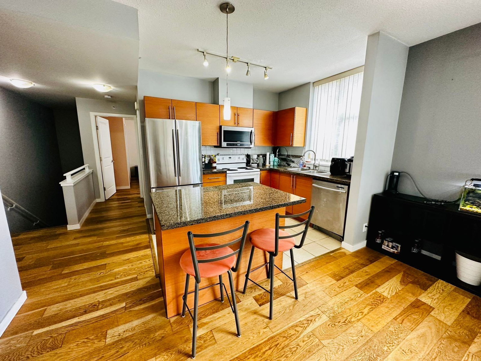 Listing Image 10