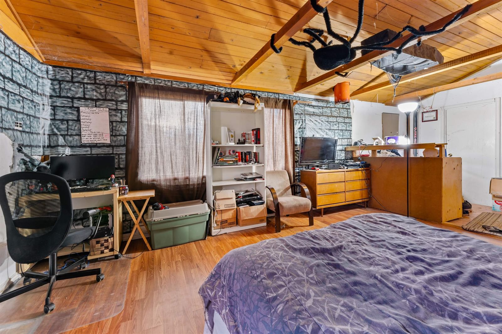Listing Image 11