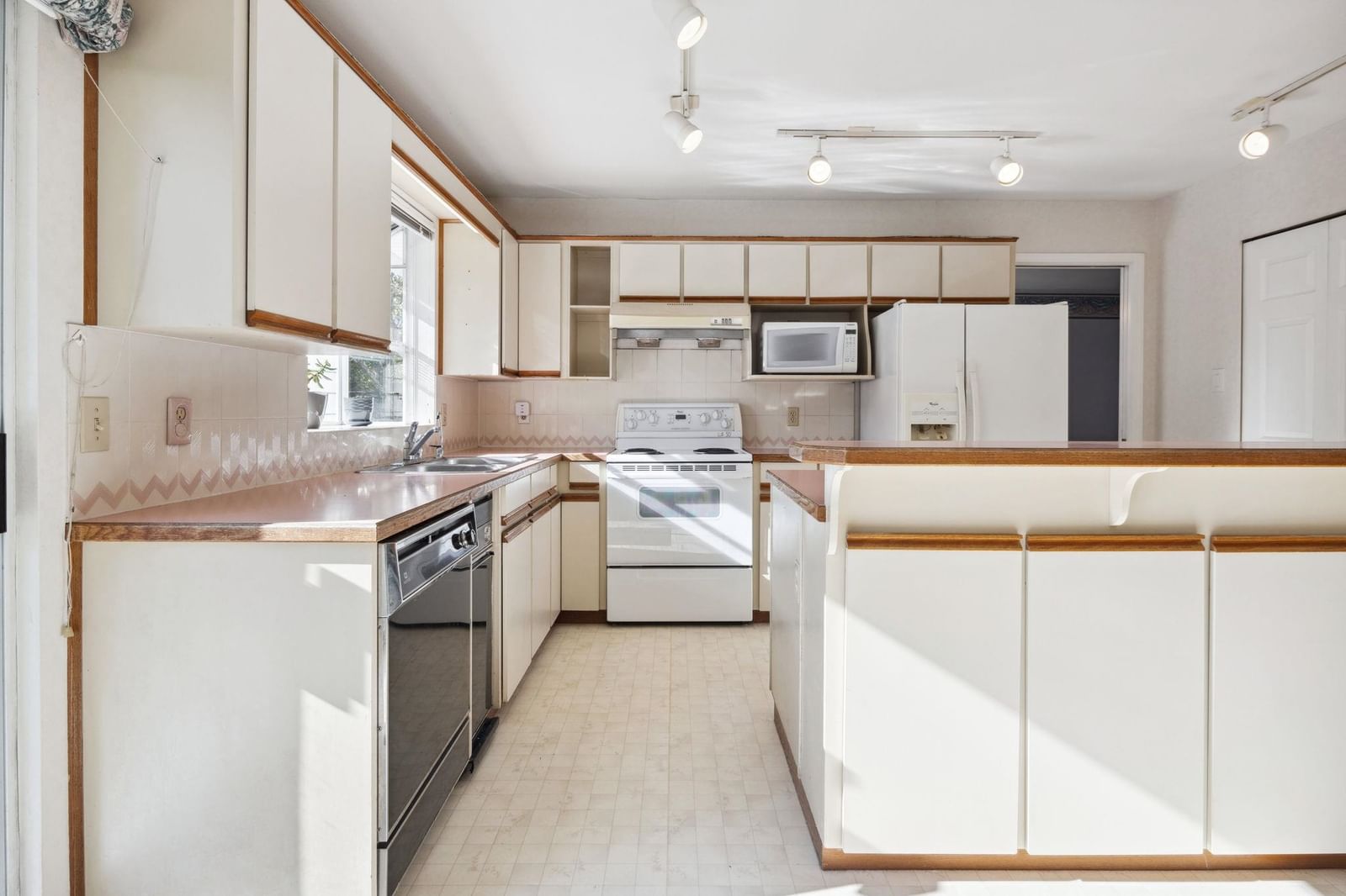 Listing Image 17