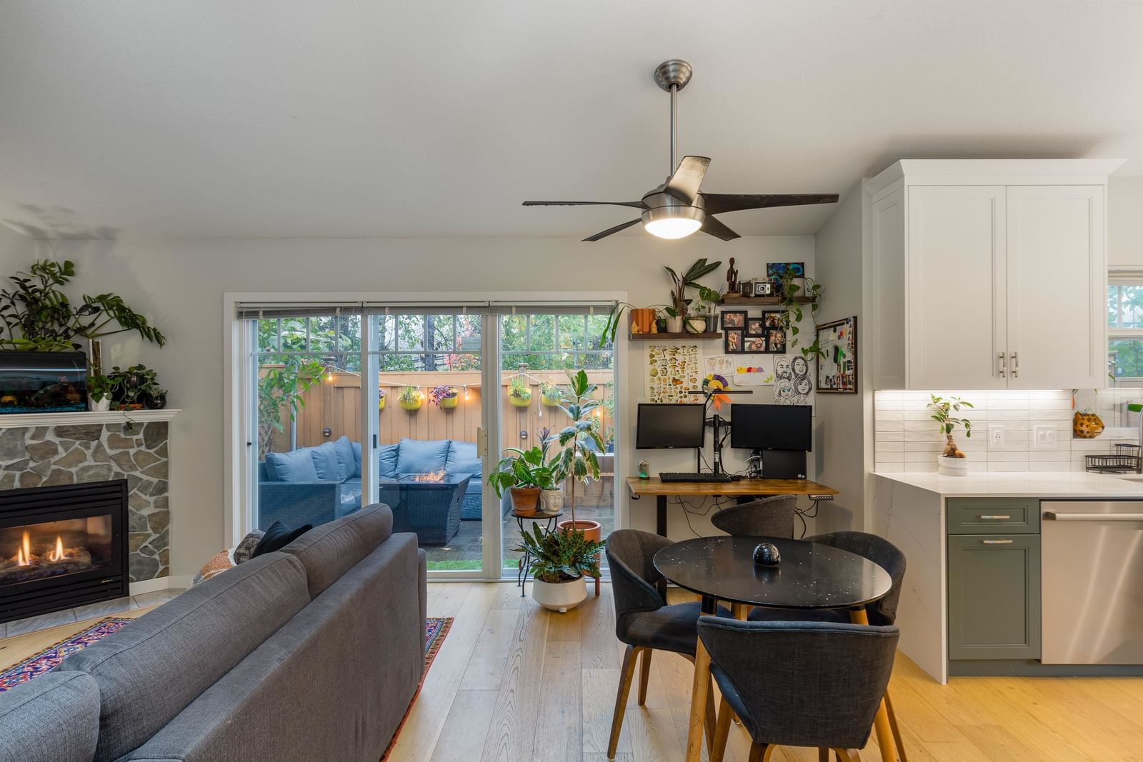 Listing Image 10