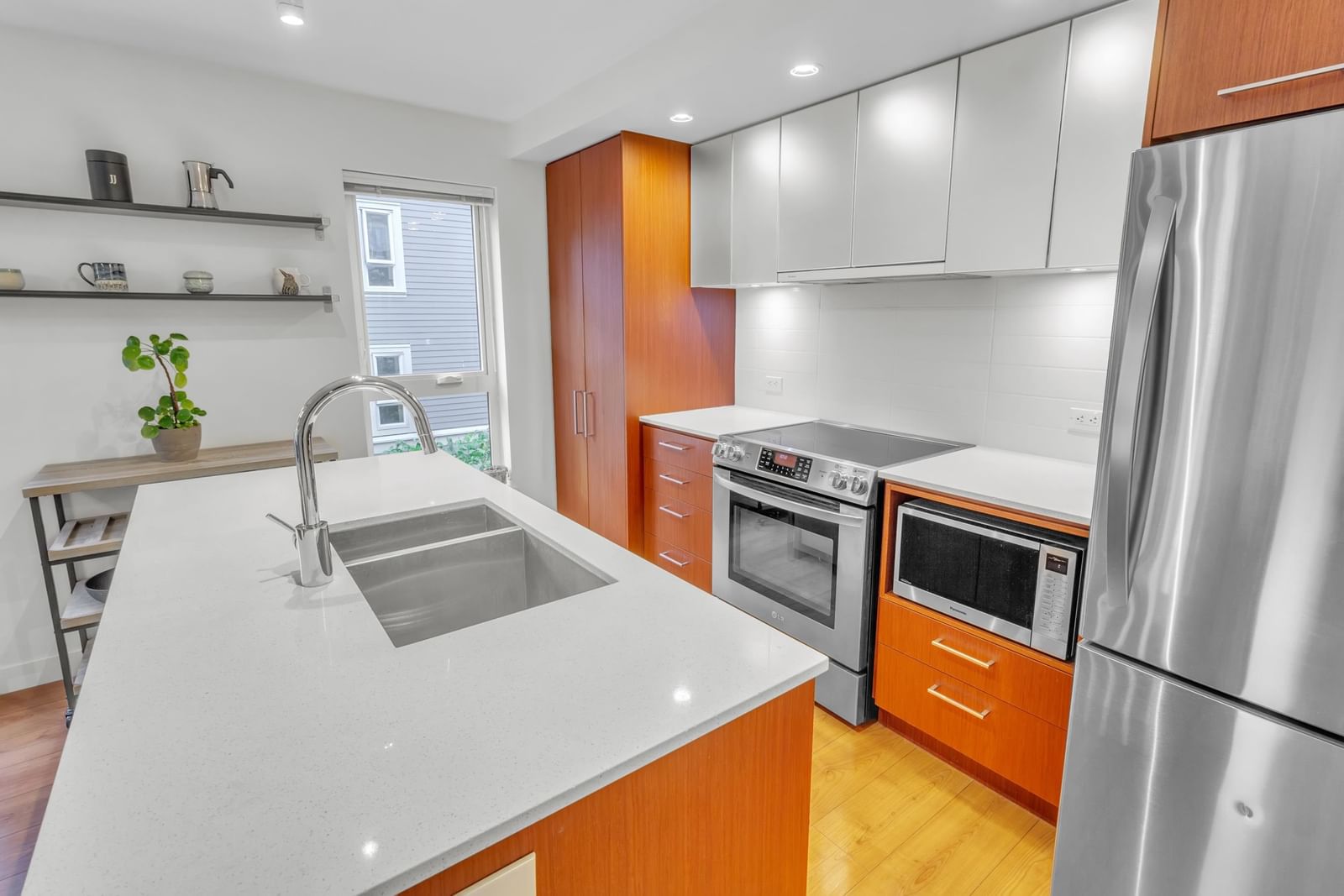 Listing Image 9