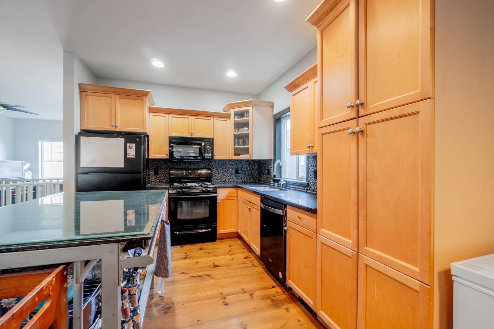 Listing Image 11