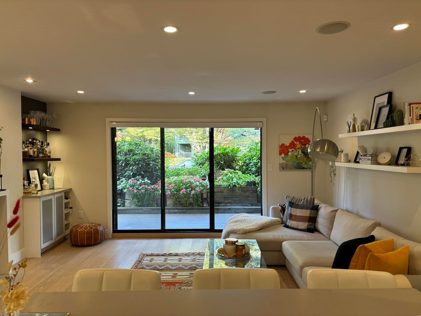 Listing Image 8