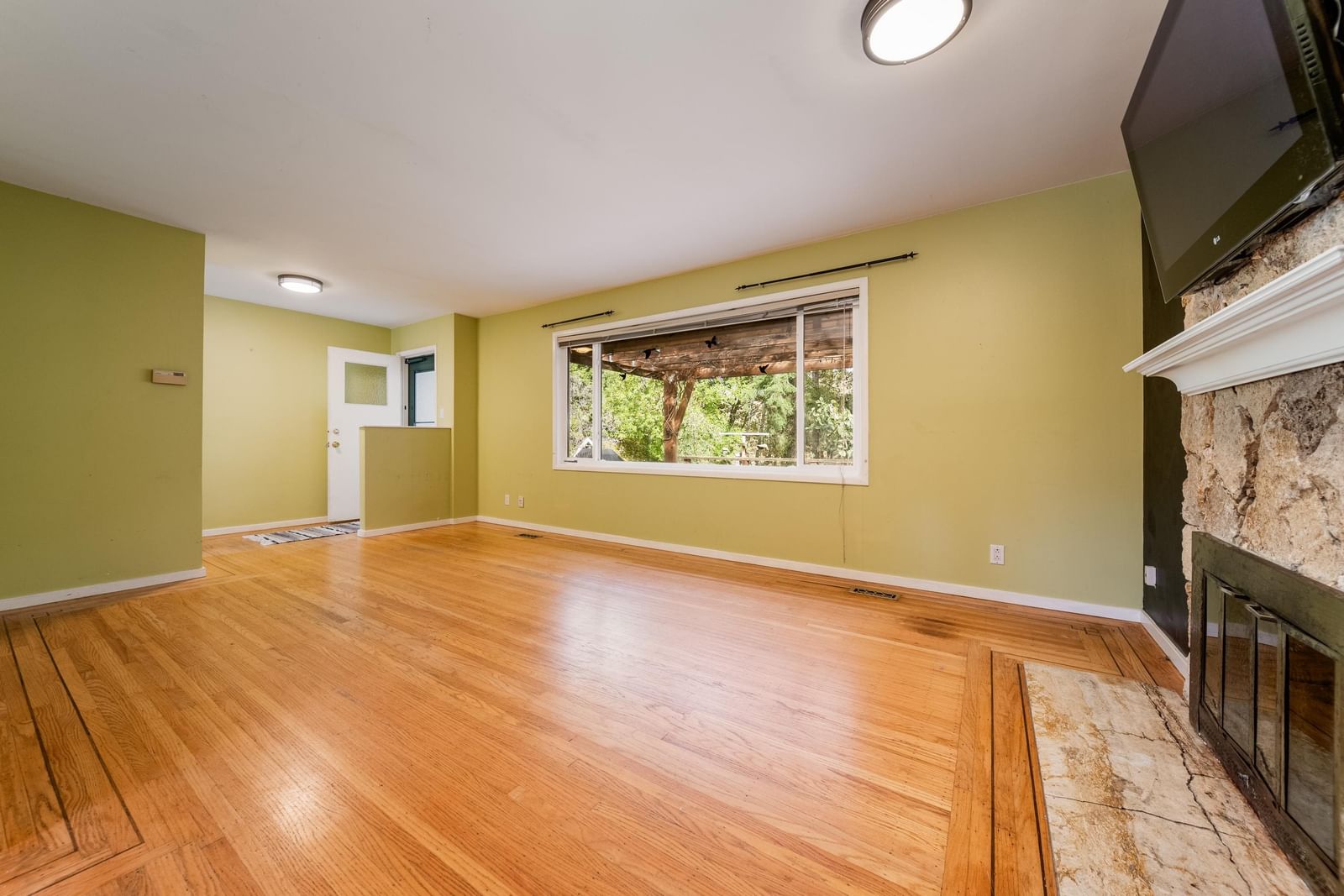 Listing Image 14