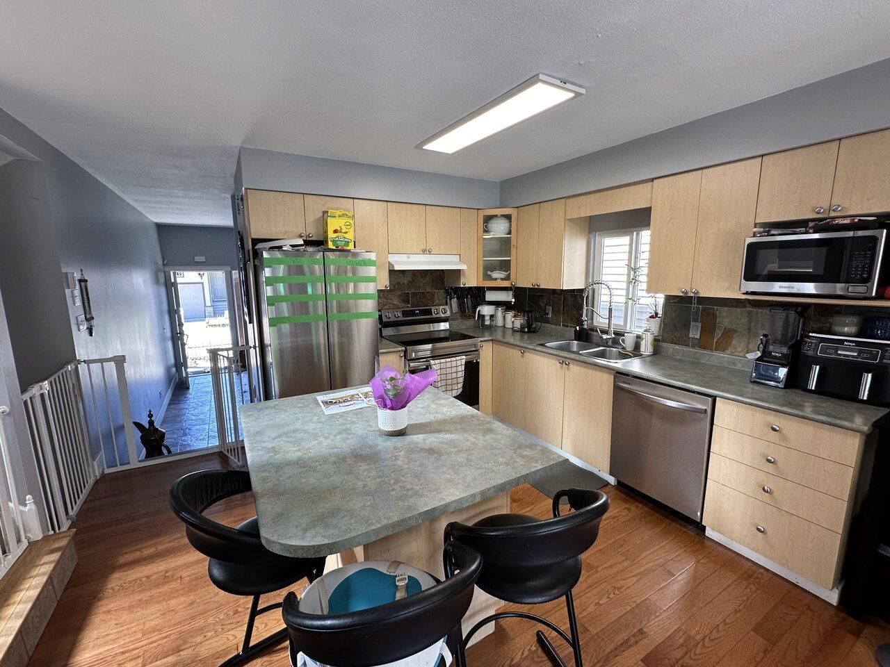 Listing Image 10