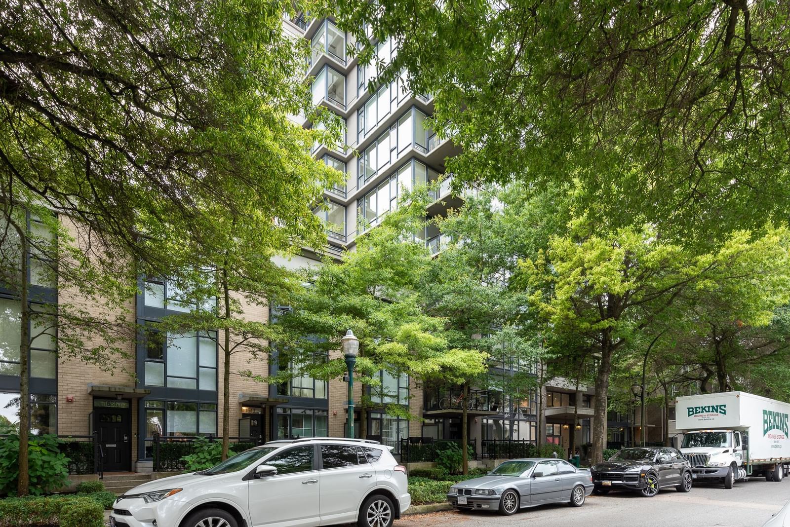 Listing Image 9