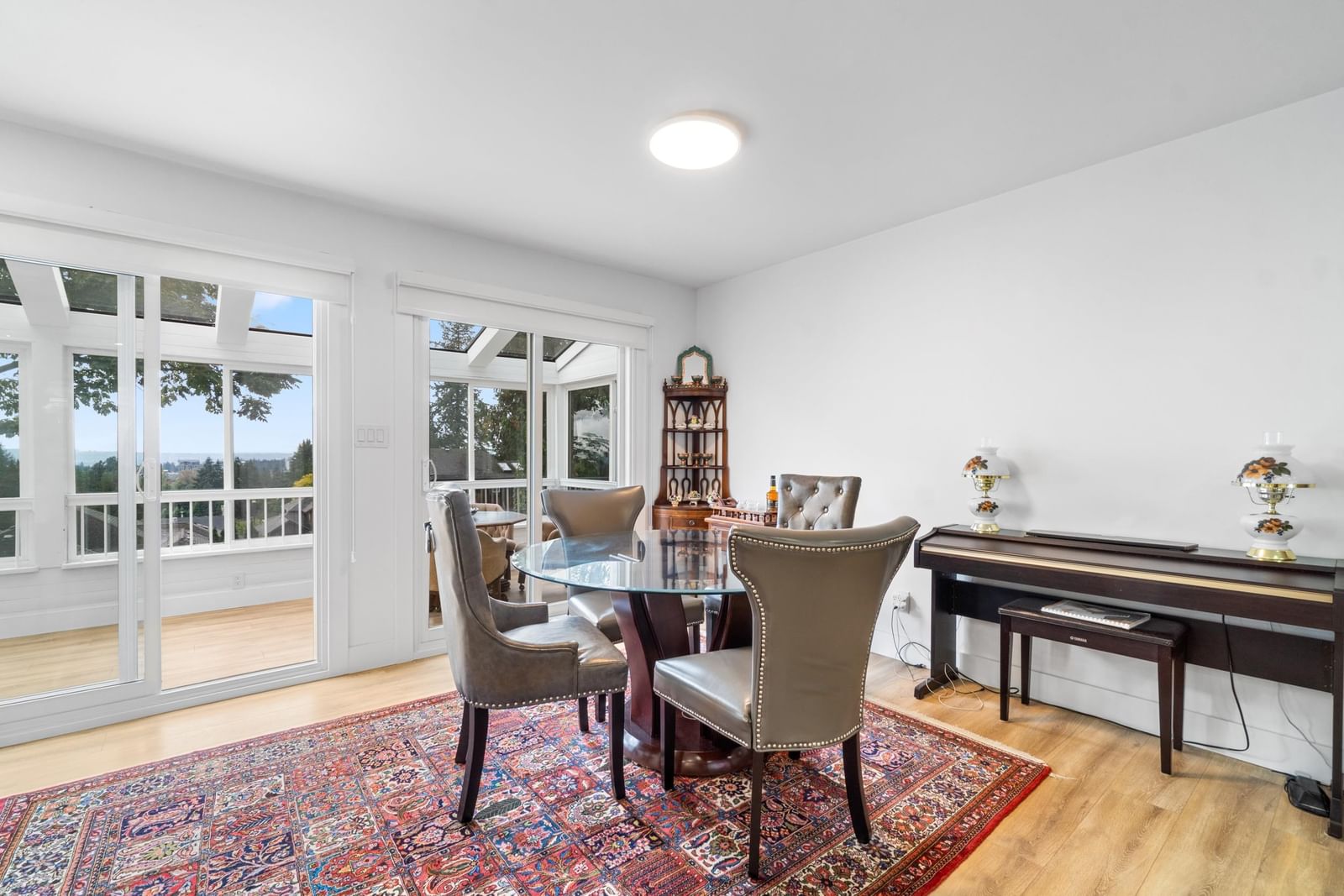 Listing Image 12