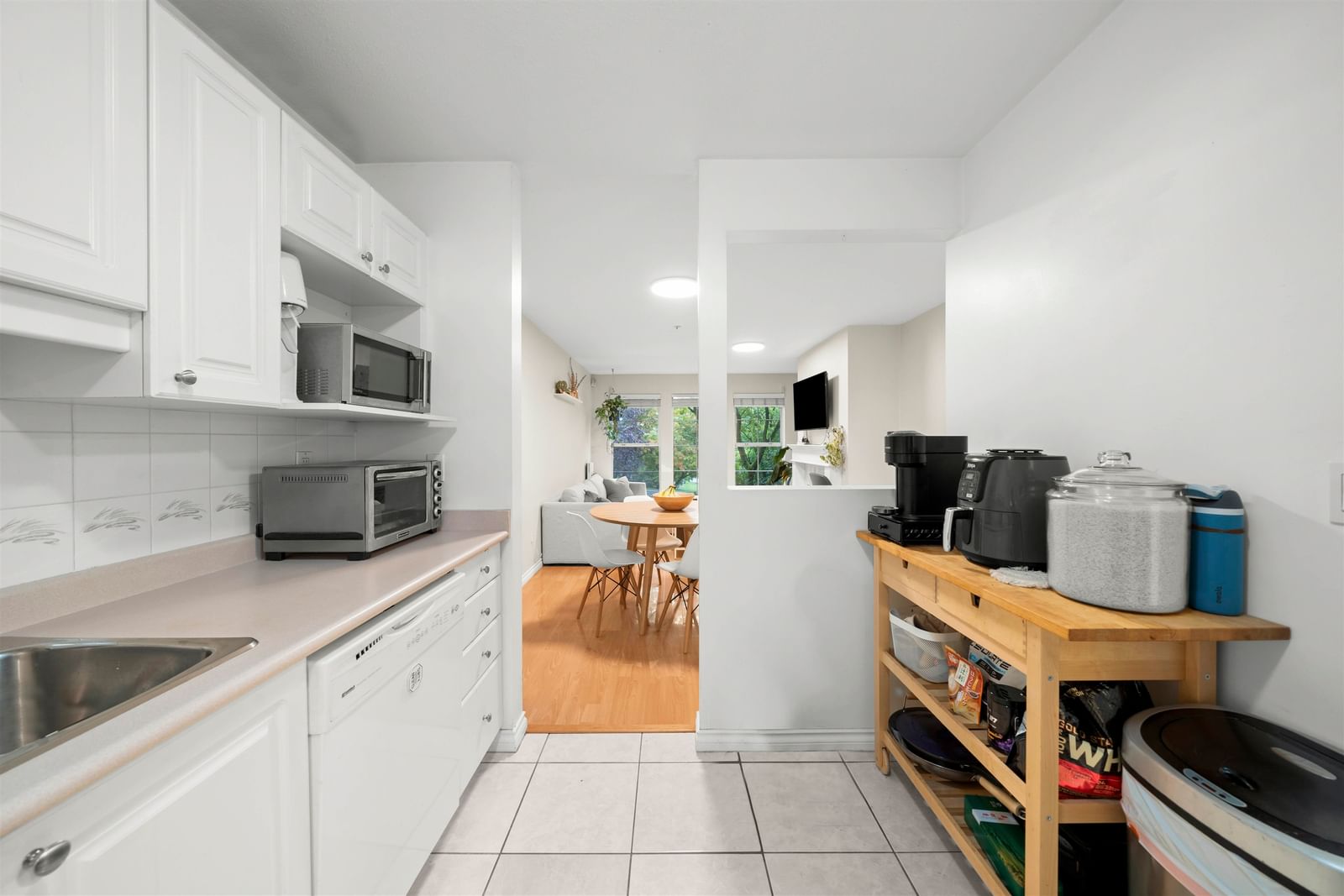 Listing Image 10