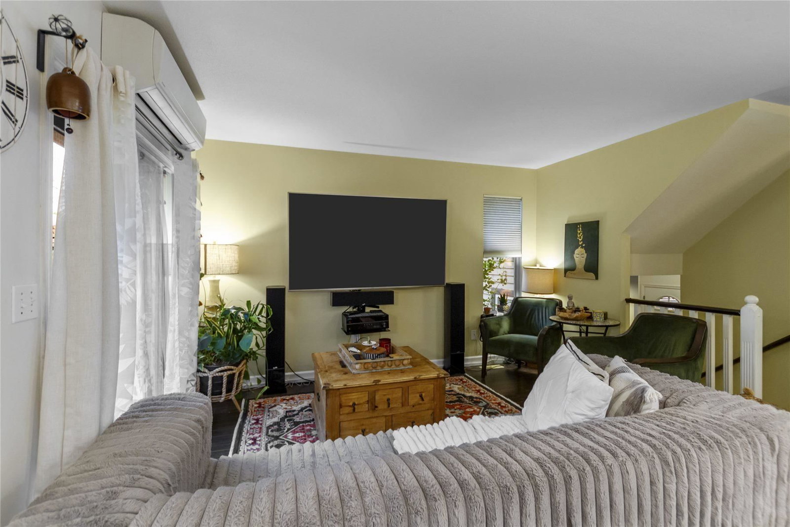 Listing Image 11