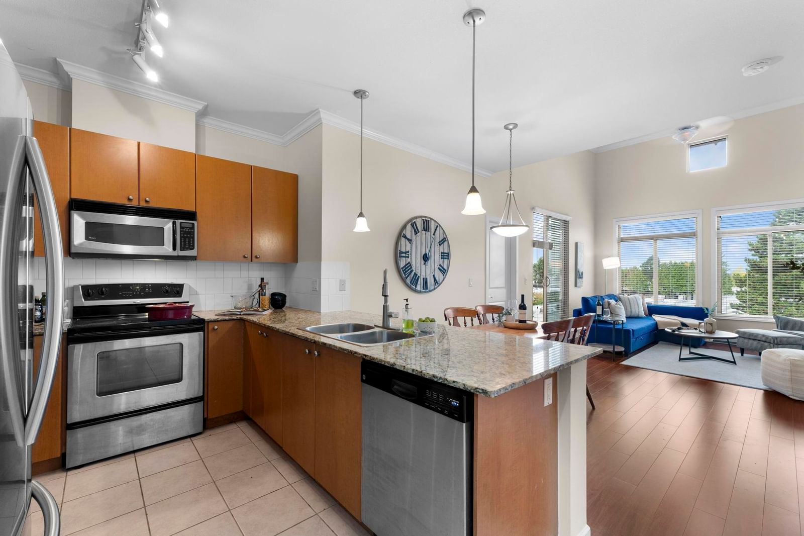 Listing Image 10