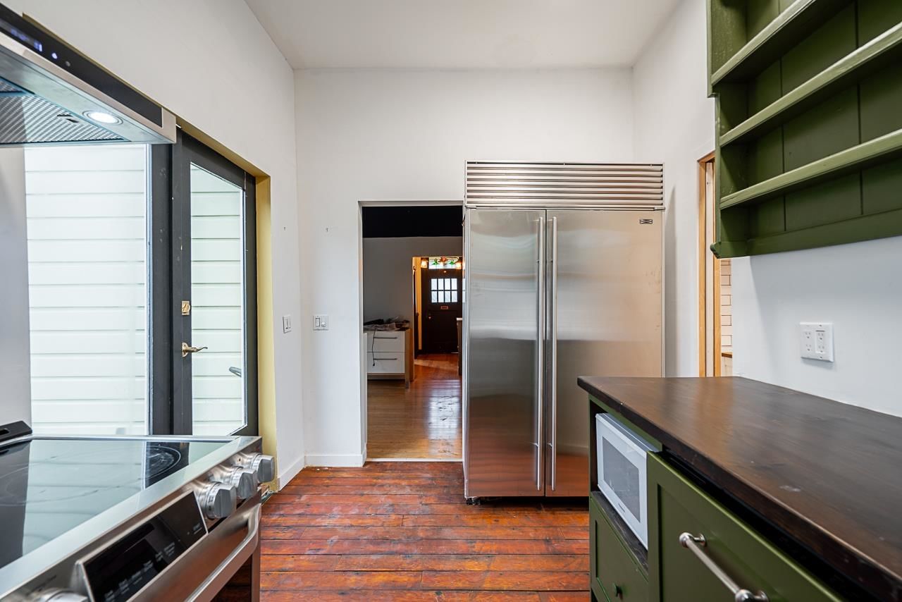 Listing Image 11