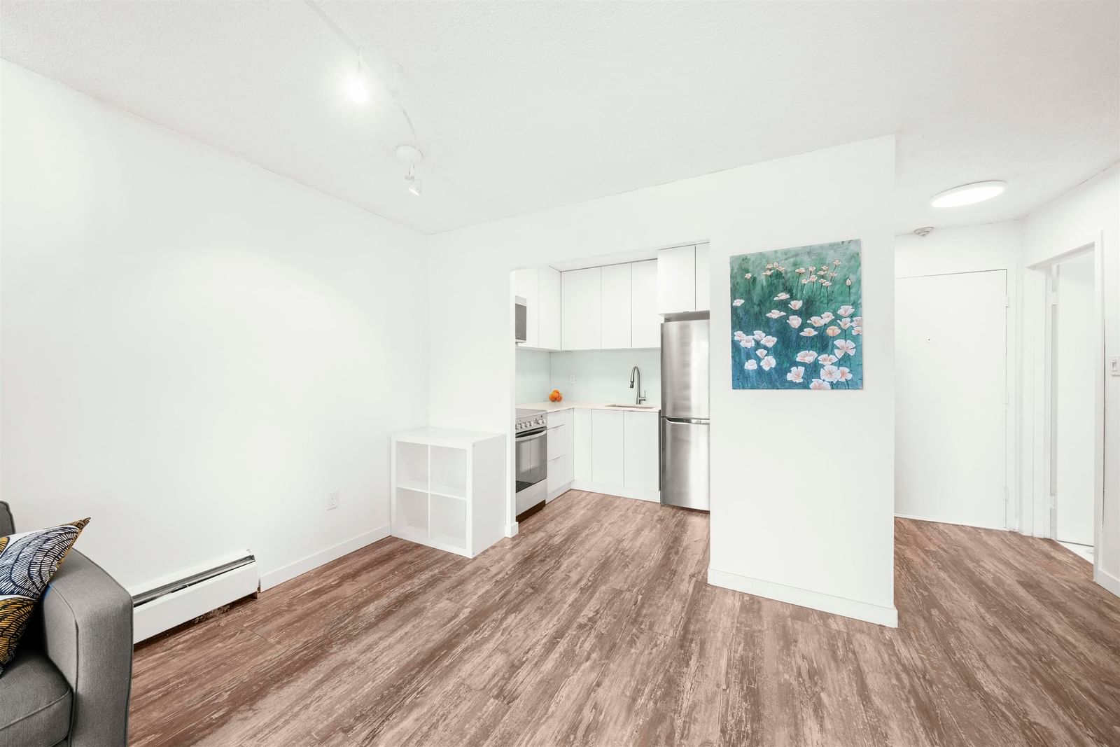 Listing Image 5