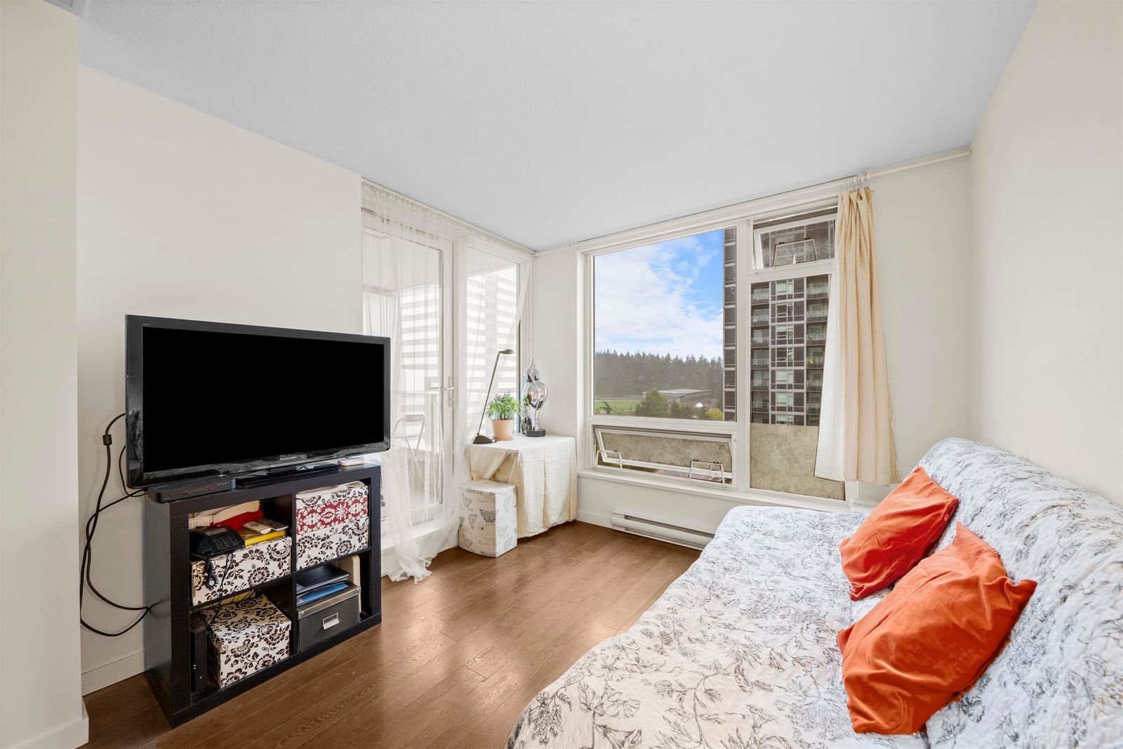 Listing Image 5