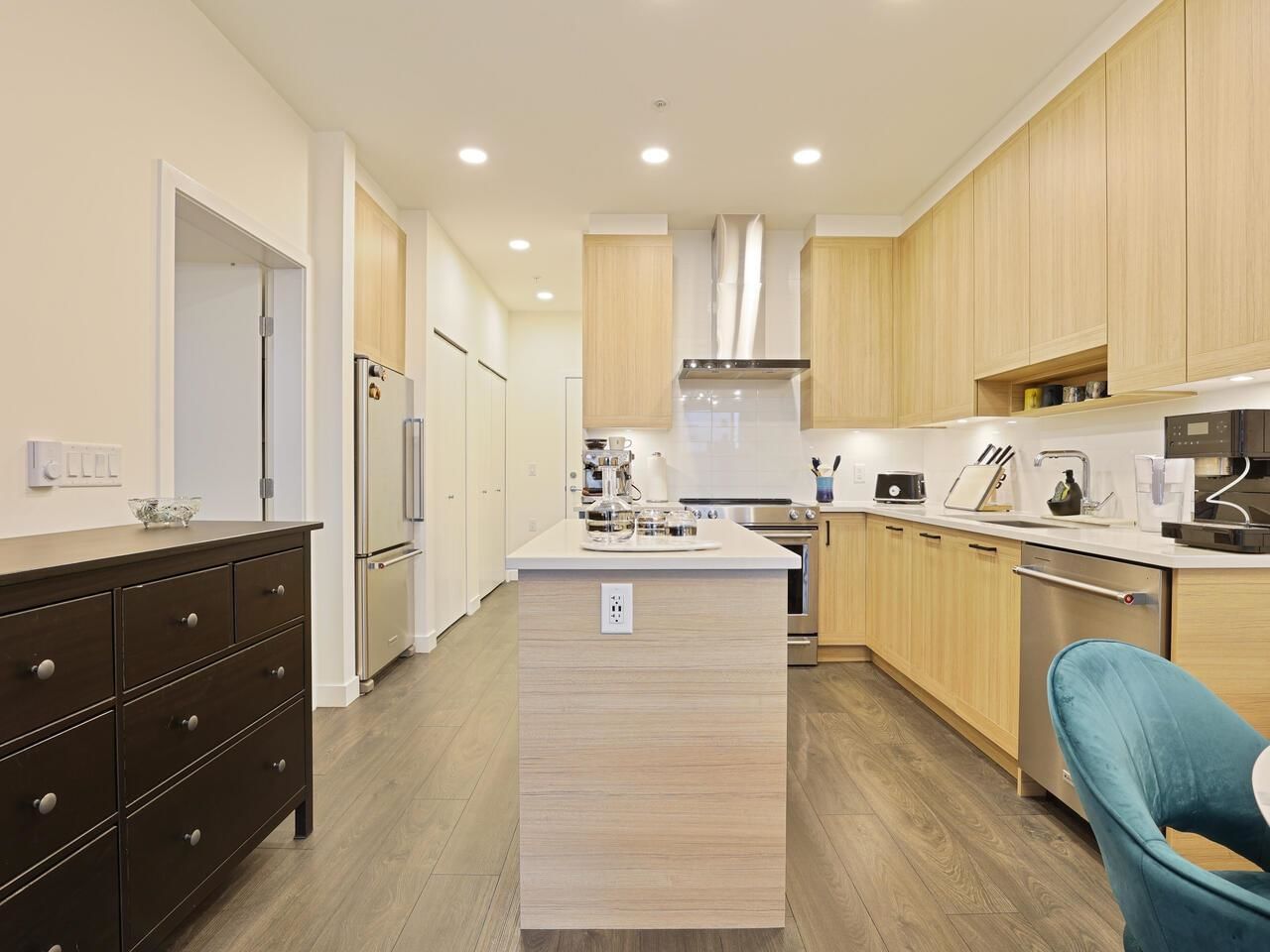 Listing Image 8