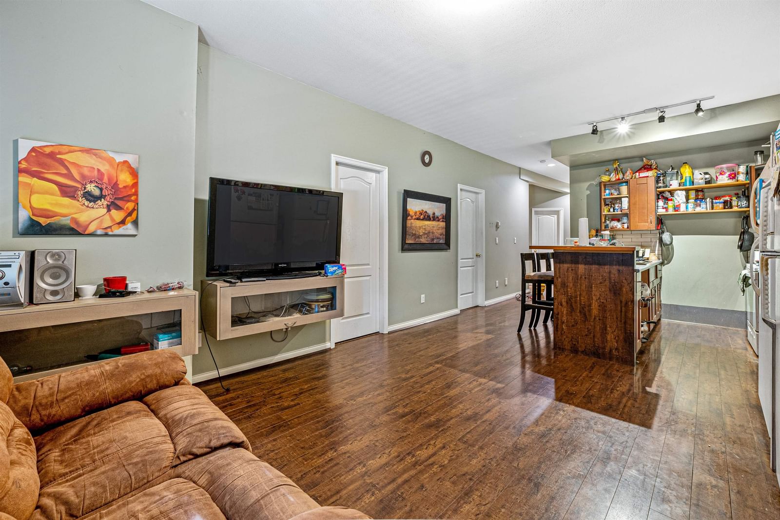 Listing Image 20