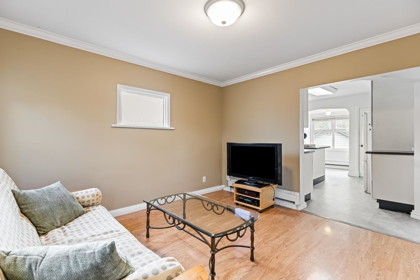 Listing Image 5