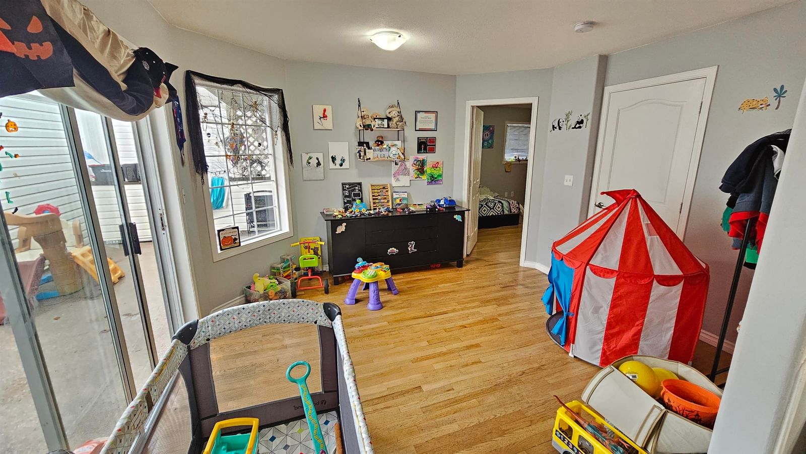 Listing Image 12