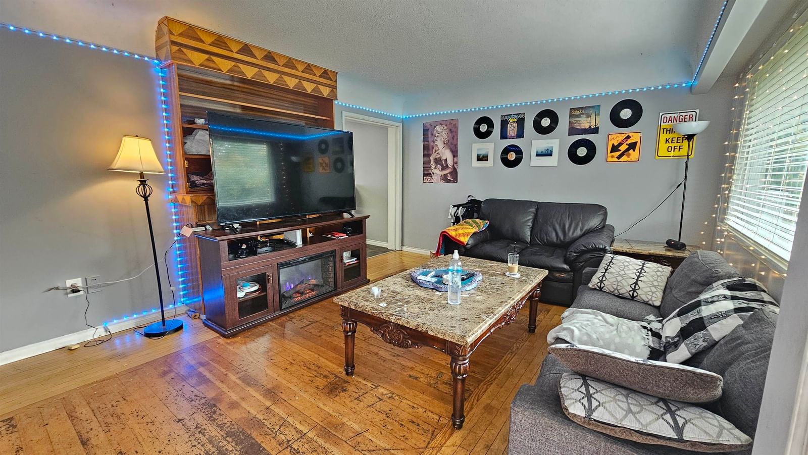 Listing Image 17