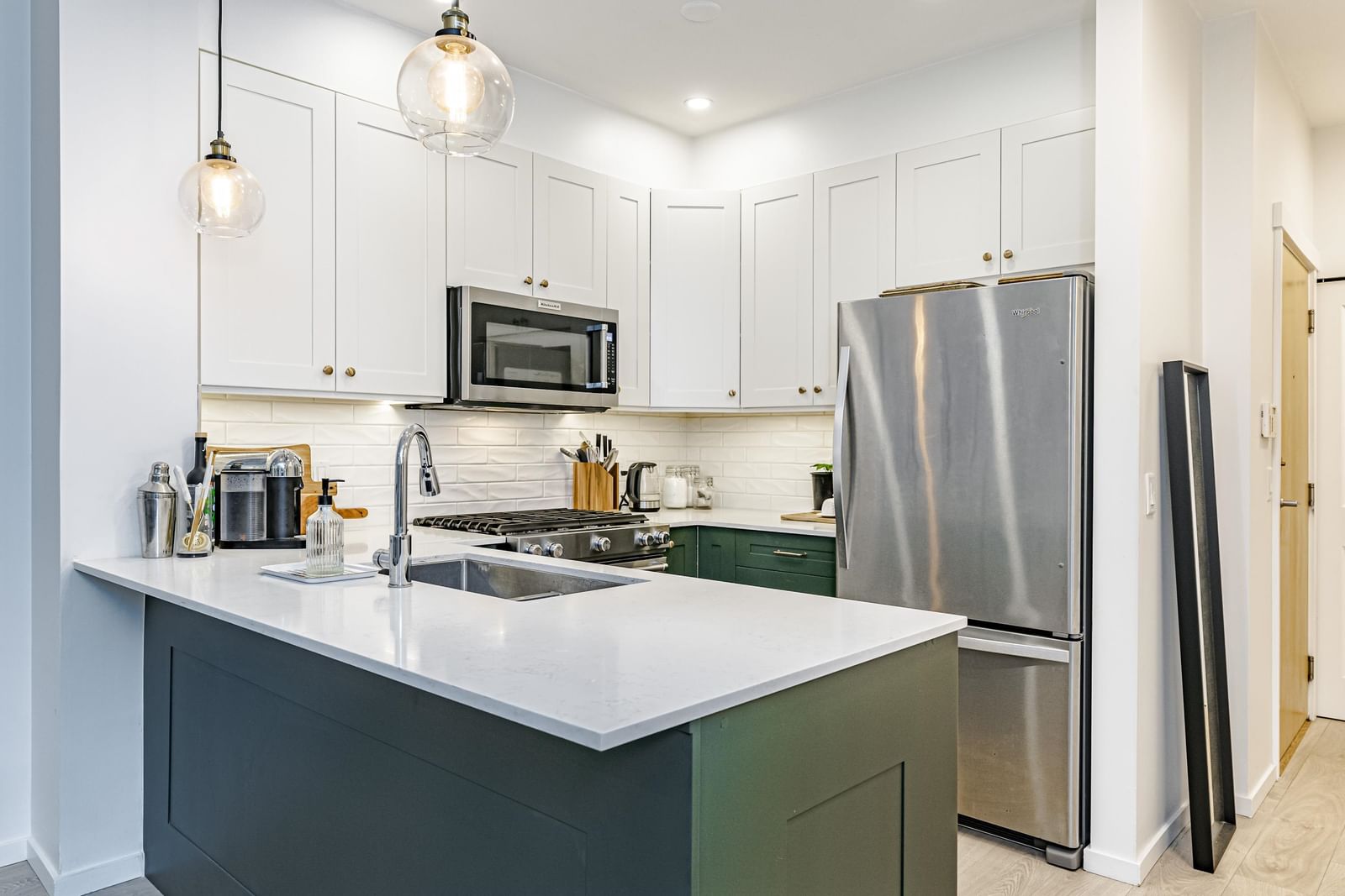 Listing Image 10