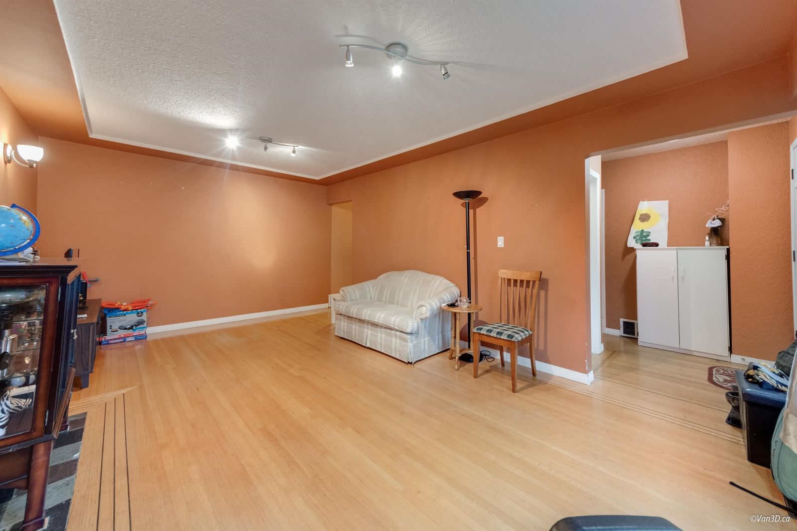 Listing Image 8