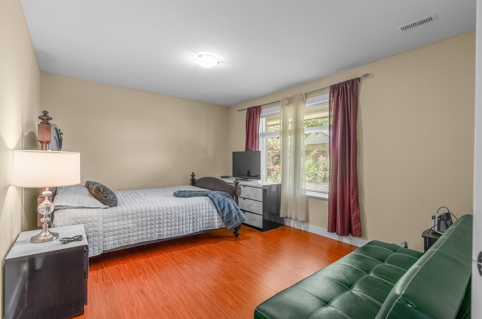 Listing Image 10