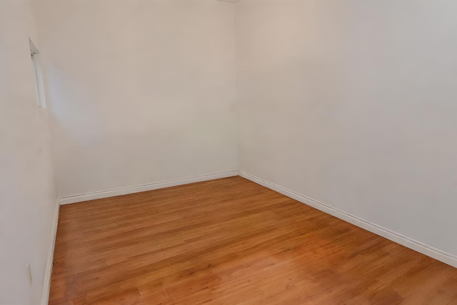 Listing Image 27