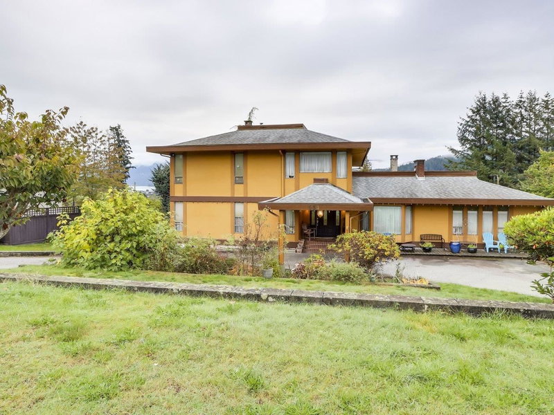 534 Beachview Drive, North Vancouver, V7G 1P9 | Image 2