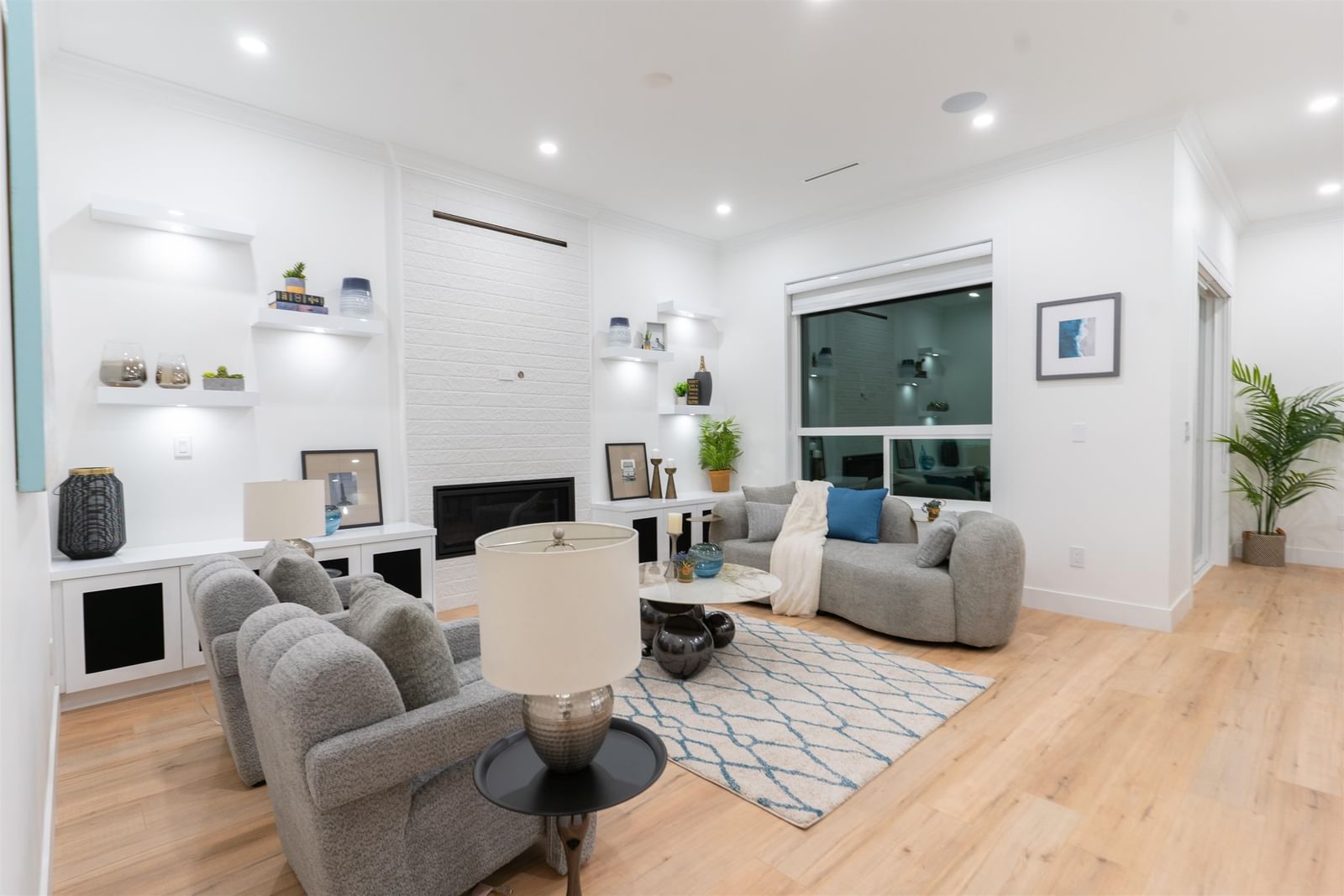 Listing Image 11