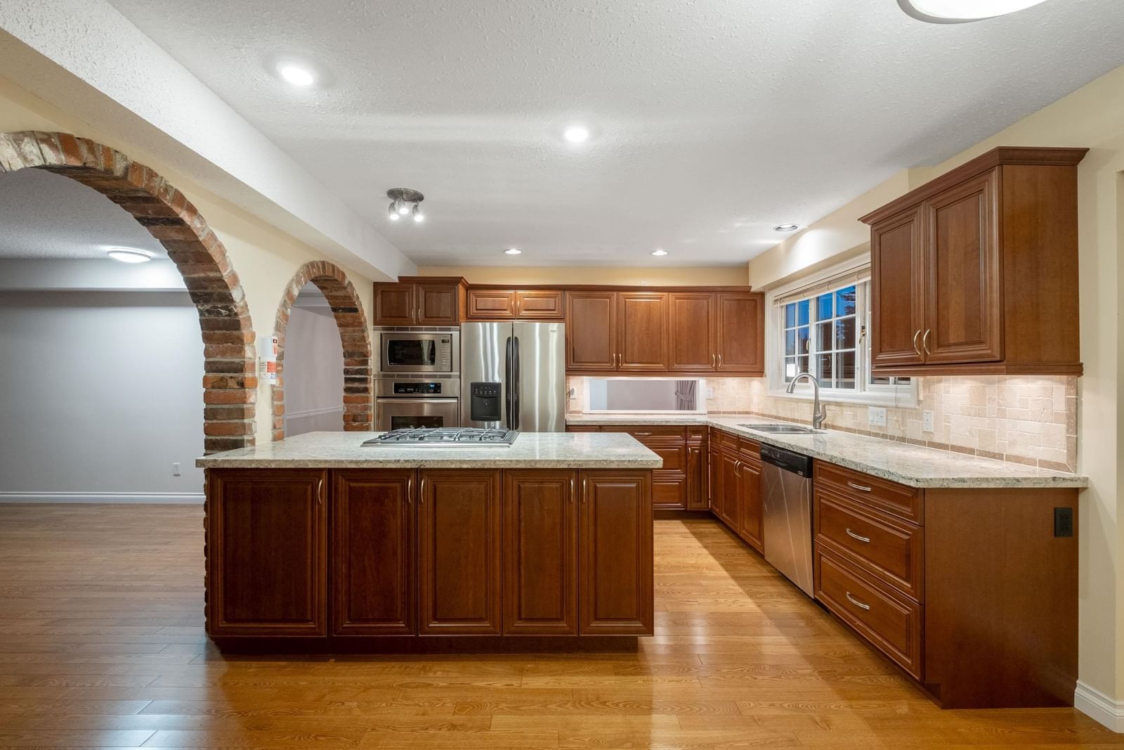 Listing Image 9