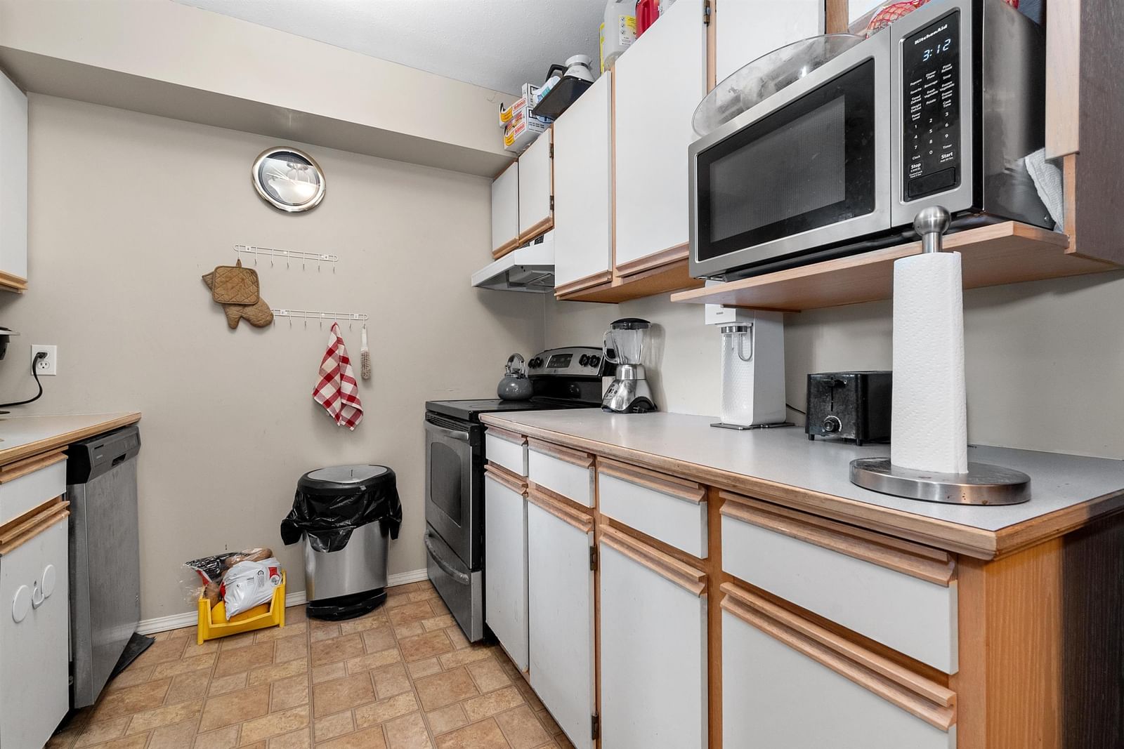 Listing Image 8